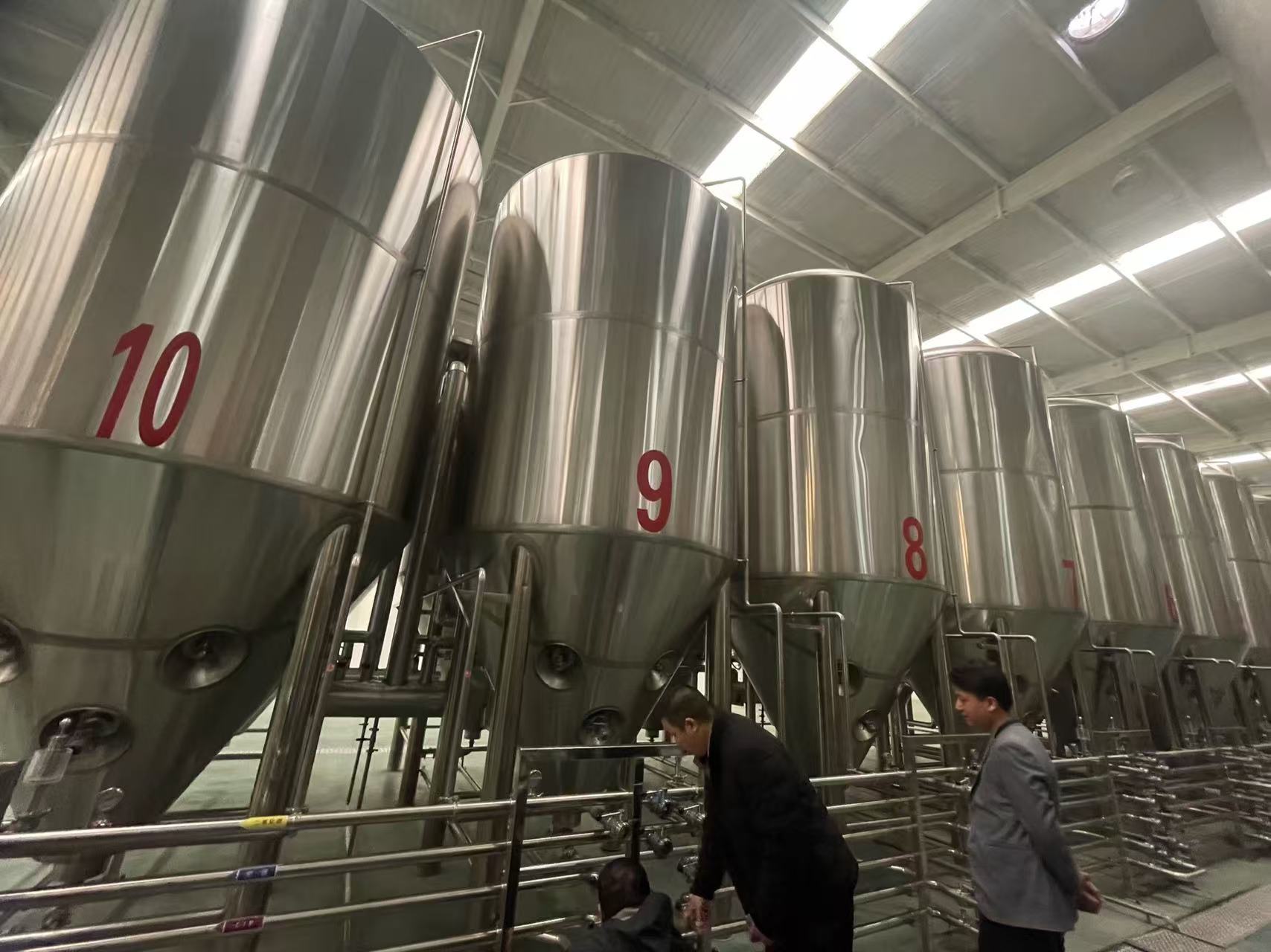 佛山精酿啤酒设备厂—平面布置、设备设计、制造、调试、培训等一条龙服务